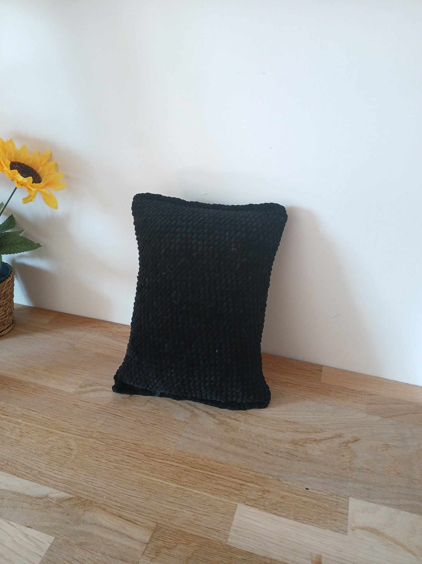 Coussin Horde World of Warcraft – Crochet & Point de croix fait main en laine chenille