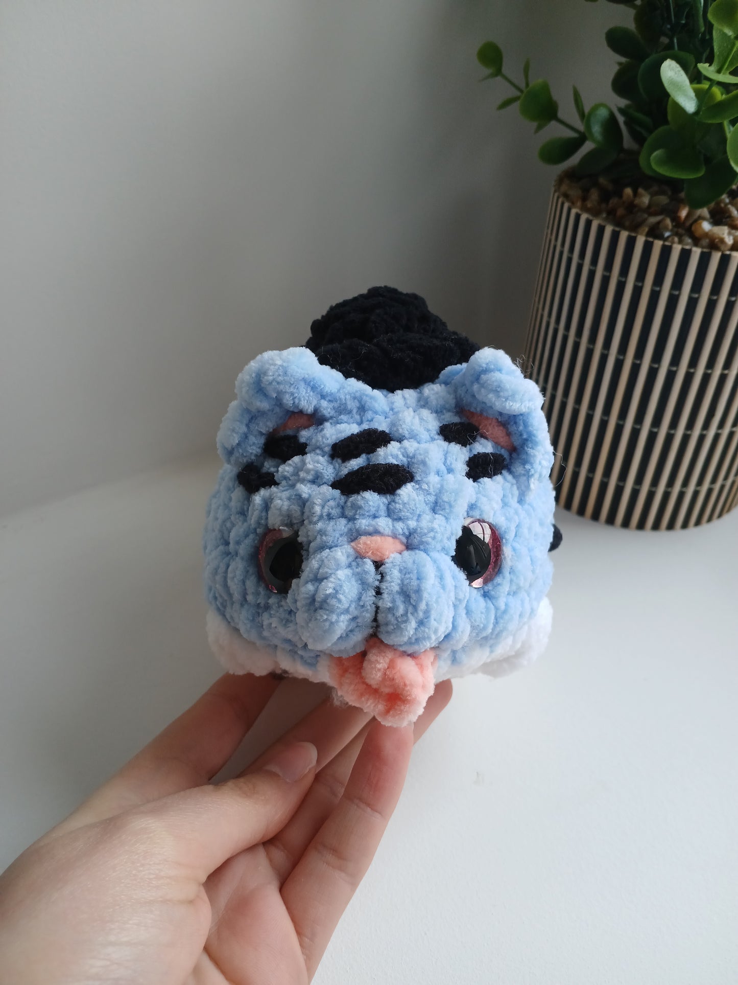 Peluche Petit Tigre Bleu – Fait main au crochet