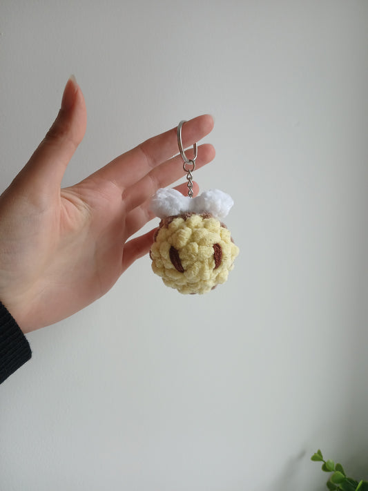 Porte-clé mini abeille au crochet – fait main