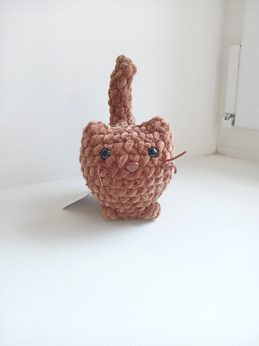Peluche Chaton Marron au Crochet – Fait Main