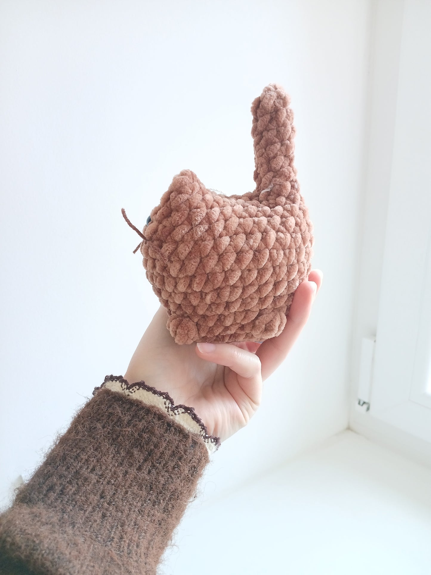 Peluche Chaton Marron au Crochet – Fait Main