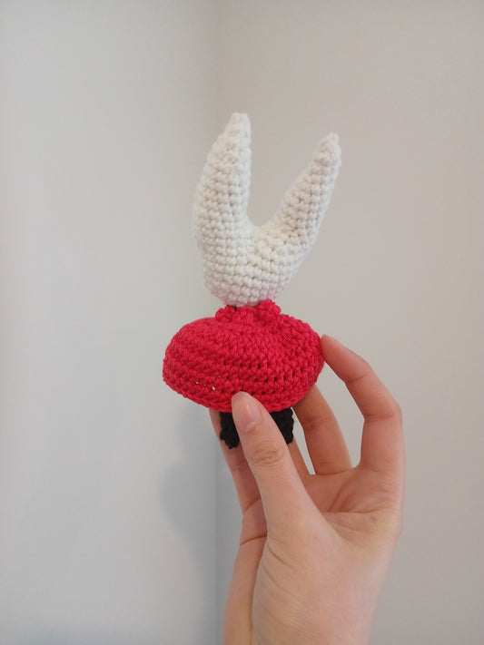 Mini Peluche Amigurumi Hornet – Fait Main au Crochet